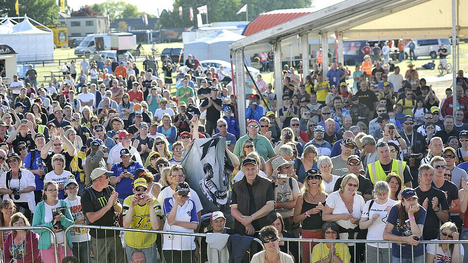 Die Fans kamen auch ohne Valentino Rossi zahlreich, Foto: Milagro