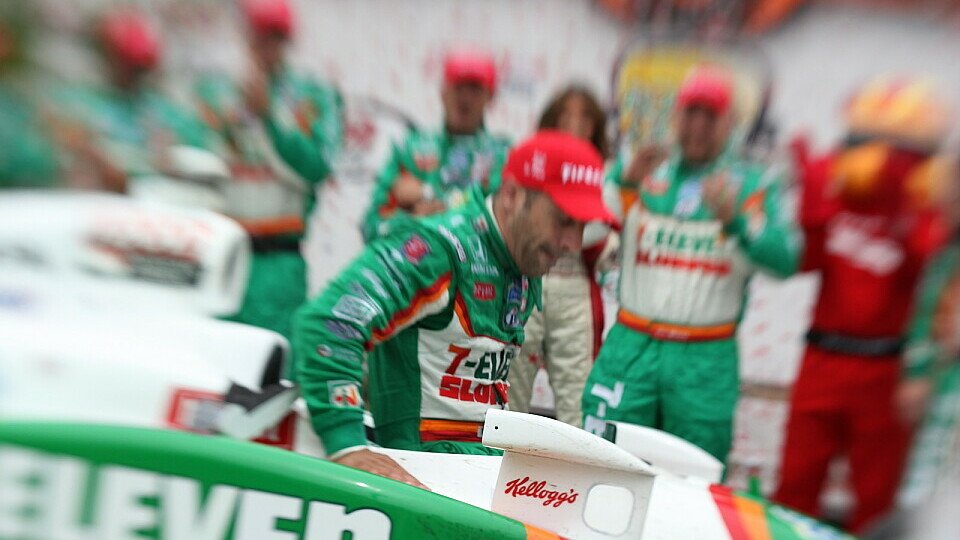Tony Kanaan ist 2011 wieder dabi, Foto: IndyCar
