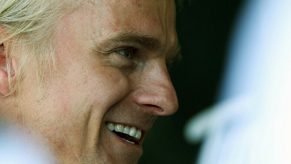 Heikki Kovalainen schüttelte die Müdigkeit beim Fahren ab, Foto: Sutton