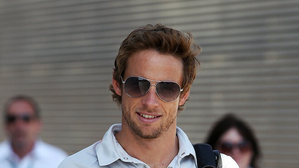 Jenson Button wartet ab, was die Konkurrenz in Silverstone zeigt, Foto: Sutton