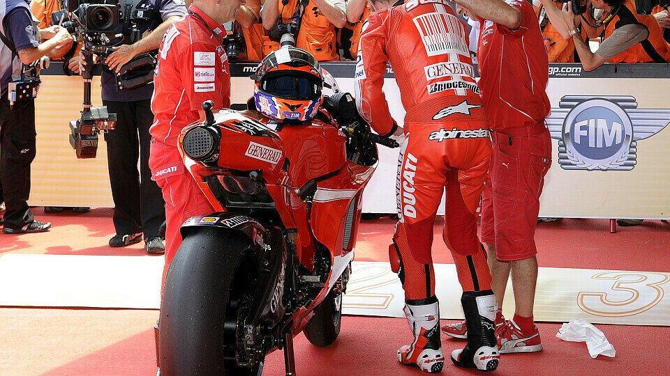Casey Stoner hätte ohne Fehler in der zweiten Rennhälfte vorne Dampf machen können, Foto: Ducati
