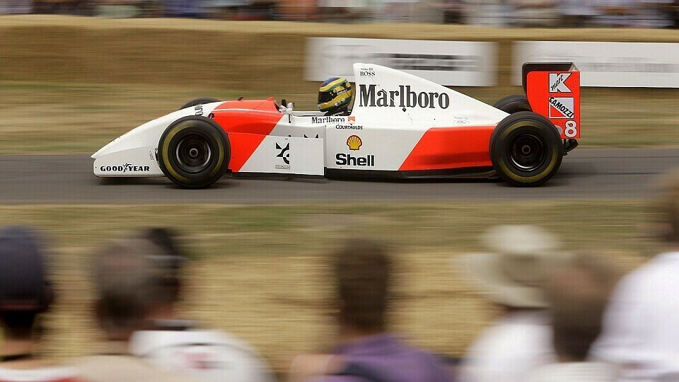 Bruno Senna gab in einem alten McLaren Gas, Foto: Sutton