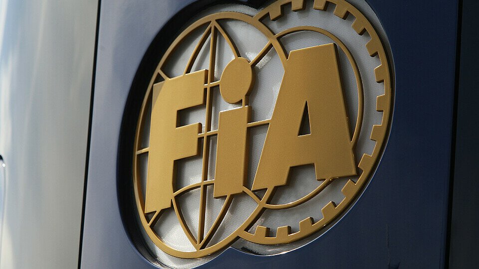 Die FIA droht mit Lizenzentzügen, Foto: Sutton