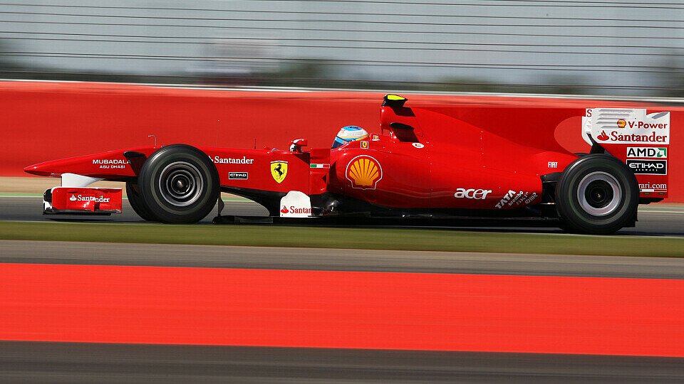 Ferando Alonso hat Spaß im neuen Silverstone, Foto: Sutton