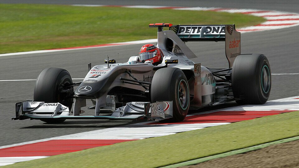 Michael Schumacher hofft auf einen Podestplatz, Foto: Mercedes GP Michael Schumacher hofft auf einen Podestplatz, Foto: Mercedes GP