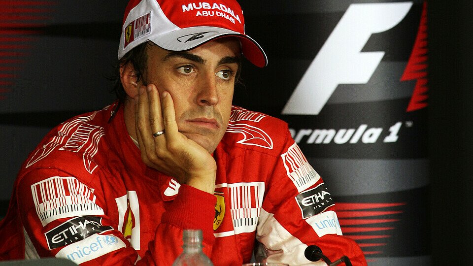 Fernando Alonso nahm seine Strafe hin, Foto: Sutton