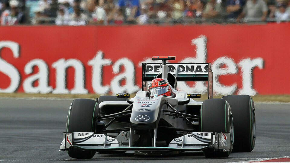 Keine Freude bei Schumacher nach Rang neun, Foto: Mercedes GP