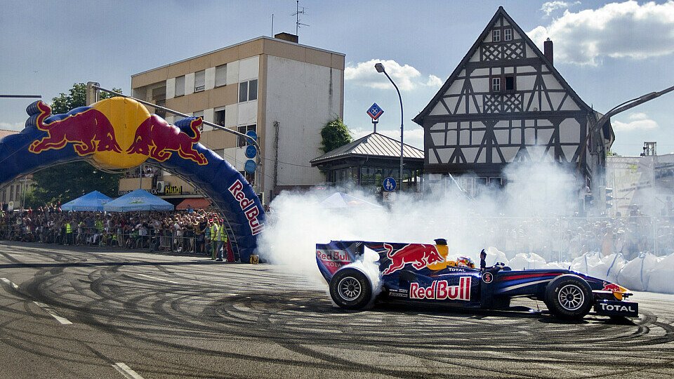 Wie bereits früher ließ es Sebastian Vettel in Heppenheim krachen, Foto: Red Bull