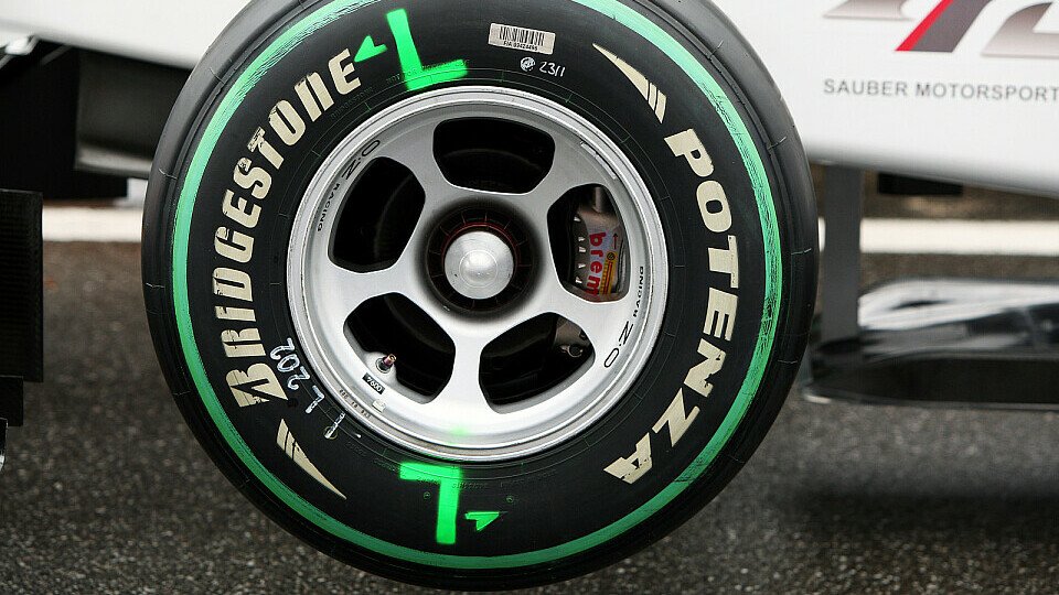 Alle F1-Welt blickt auf die Reifen, Foto: Sutton Alle F1-Welt blickt auf die Reifen, Foto: Sutton