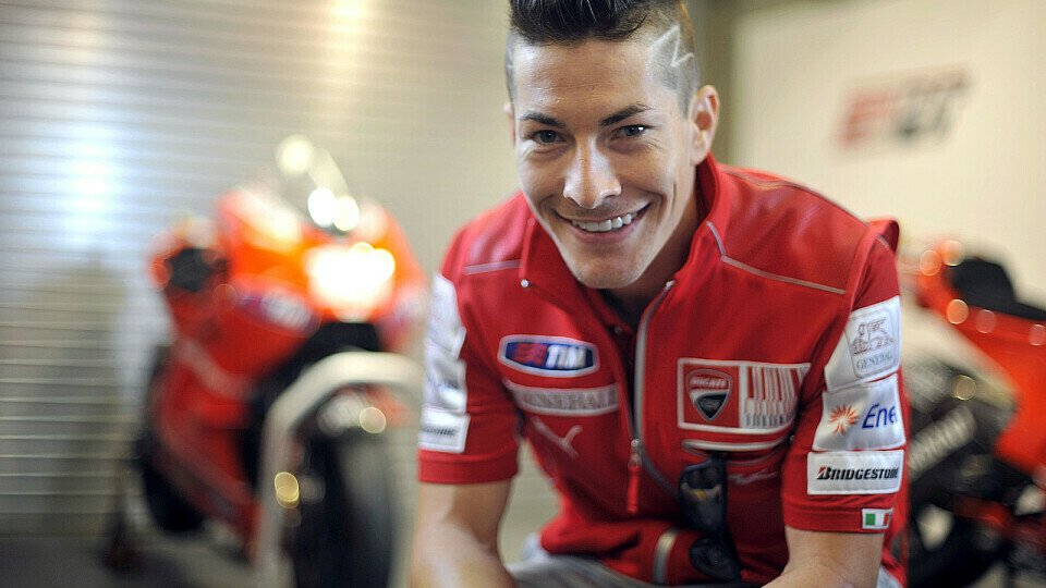 Nicky Hayden freut sich, dass Ducati auch nächstes Jahr noch weiterentwickeln wird. Mehr Spannung aus 1000 Kubik erwartet er nicht., Foto: Milagro