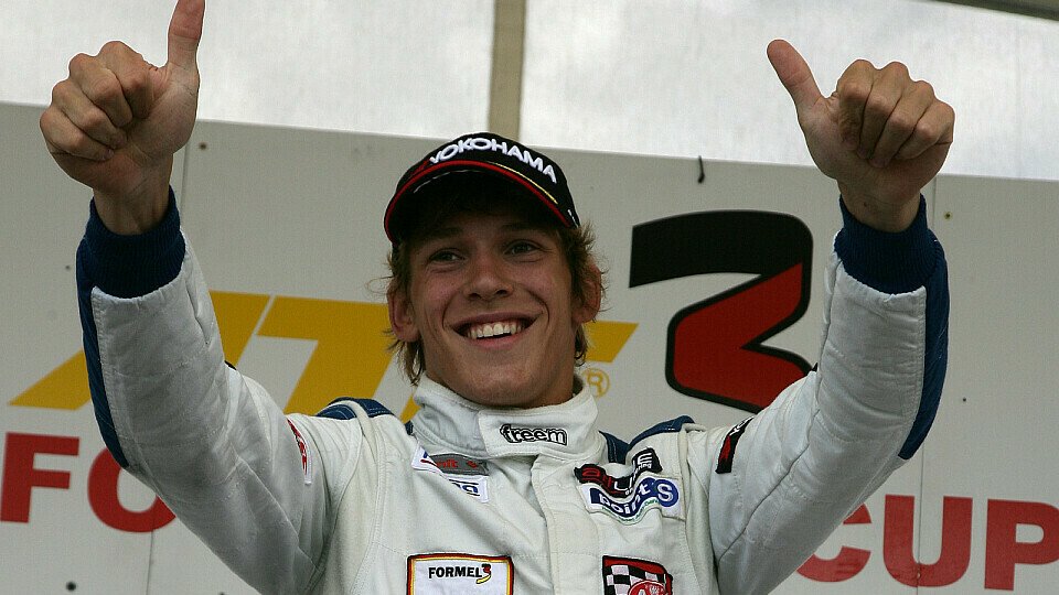 Riccardo Brutschin darf sich freuen - 2011 steht er beim Team Performance unter Vertrag, Foto: Formel 3 Cup