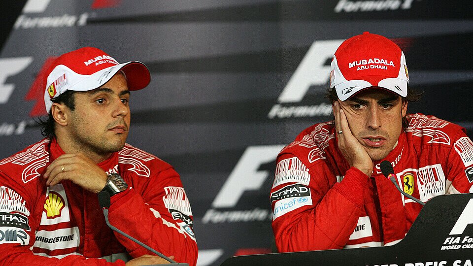 Felipe Massa und Fernando Alonso kamen vorerst glimpflich davon, Foto: Sutton