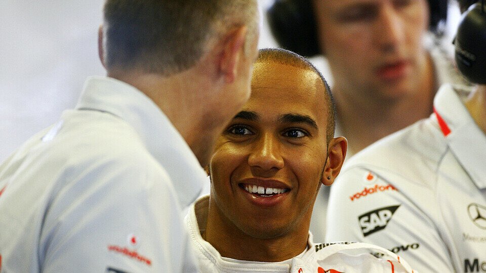 Lewis Hamilton kann die Annahme nicht nachvollziehen, dass er von der FIA bevorteilt wird, Foto: Sutton