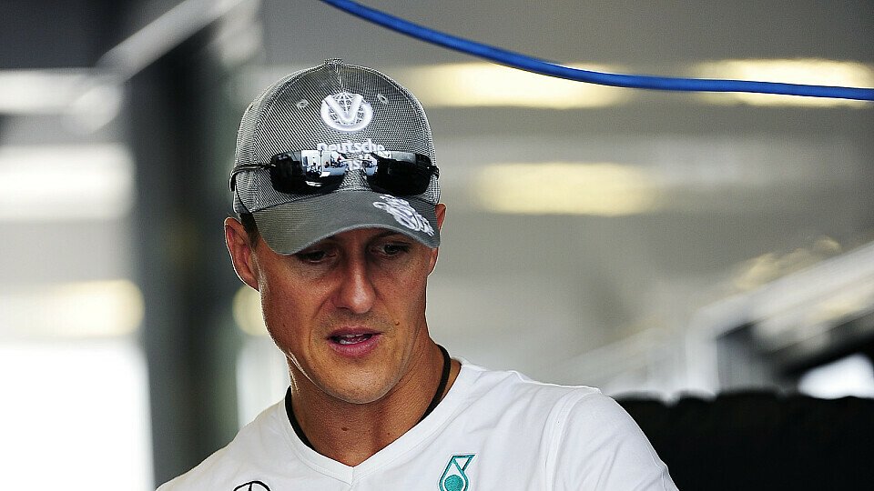 Michael Schumacher wollte Barrichello den Weg versperren, Foto: Sutton