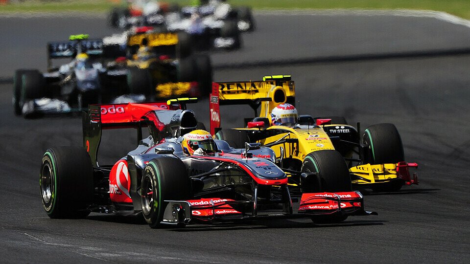 Lewis Hamilton holte sich seinen Platz von Petrov zurück, Foto: Sutton Lewis Hamilton holte sich seinen Platz von Petrov zurück, Foto: Sutton