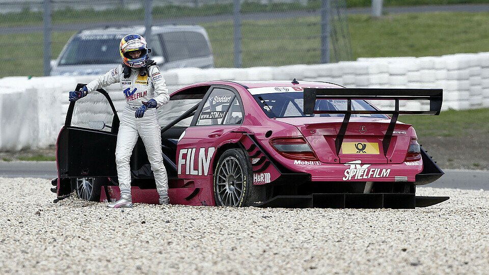 Susie Stoddart beendete ihr Rennen nach Bremsproblemen im Kiesbett., Foto: DTM