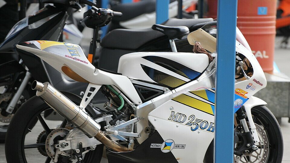Das technische Reglement für die Moto3-Klasse ab 2012 steht. Nun wird sich zeigen, ob diese Moriwaki-Maschine dazu passt., Foto: Toni Börner