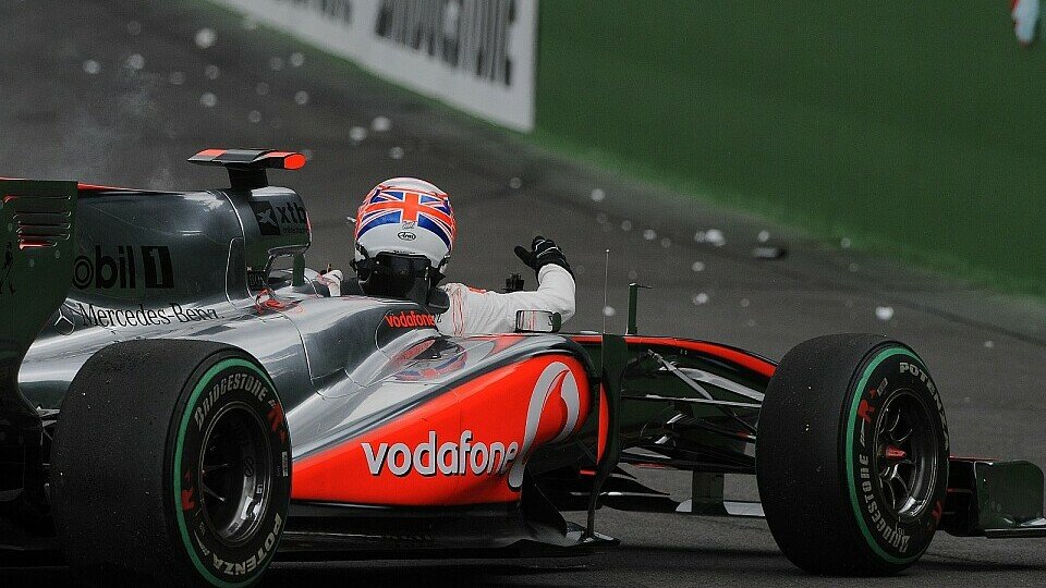 Jenson Button wurde unschuldig aus dem Rennen gerissen, Foto: Bridgestone