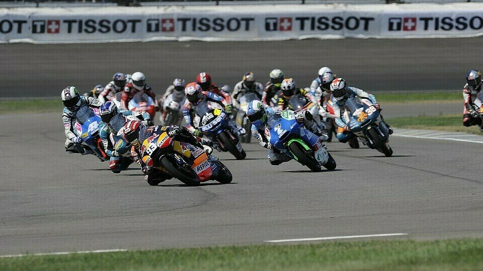 2011 wird die kleine Klasse im MotoGP-Zirkus wieder hart umkämpft, auch nach dem Aufstieg des Weltmeisters 2010, Foto: Milagro