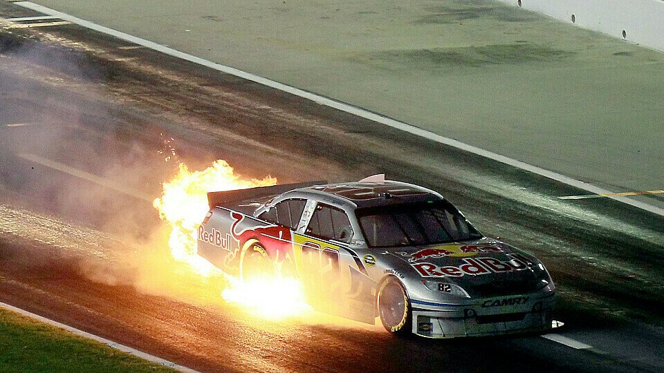 Scott Speed bei der NASCAR Emory Healthcare 500 2010, Foto: Red Bull/GEPA