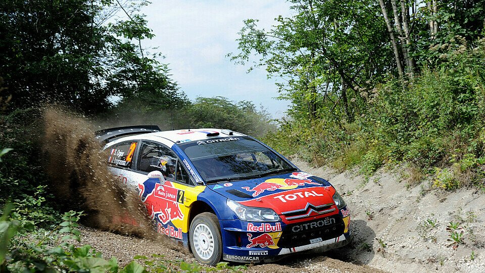 Sébastien Ogier feierte seinen zweiten WRC-Sieg und festigte Rang zwei in der Fahrerwertung., Foto: Sutton