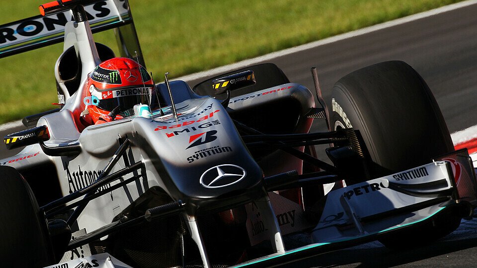 Michael Schumacher ist bislang zufrieden, Foto: Sutton