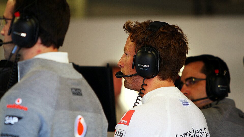 Button ist nicht ganz happy mit dem Auto, Foto: Sutton