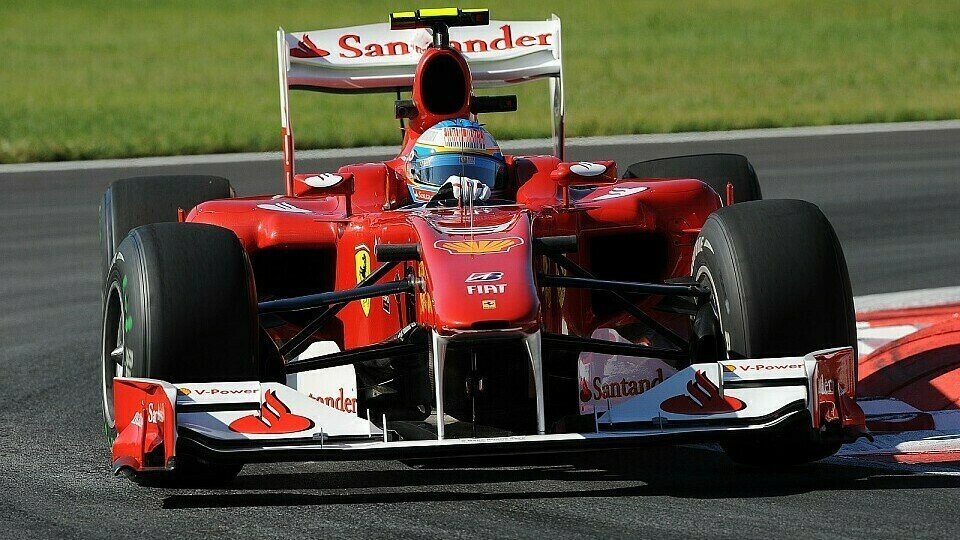 Fernando Alonso kennt die Risiken des Überholens, Foto: Bridgestone