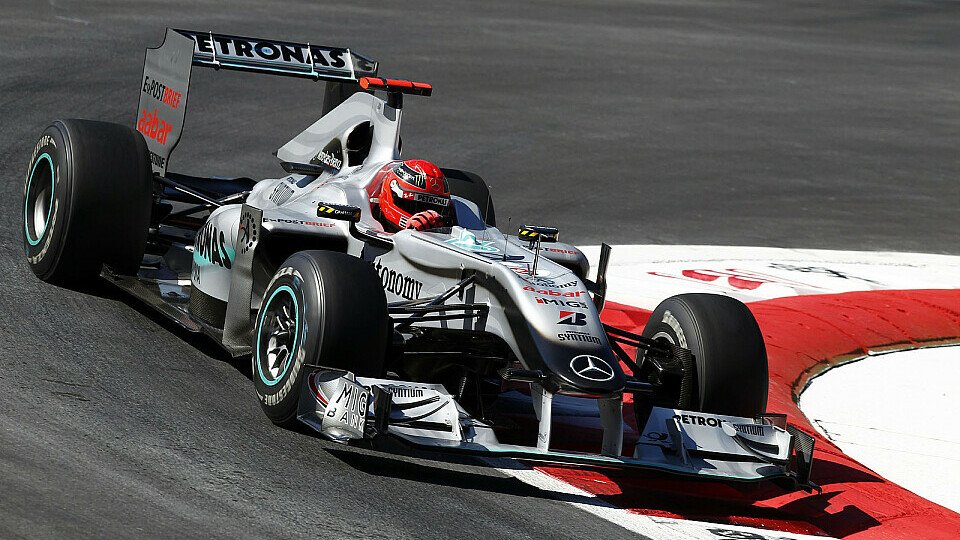 Schumacher freut sich über guten Start, Foto: Mercedes GP