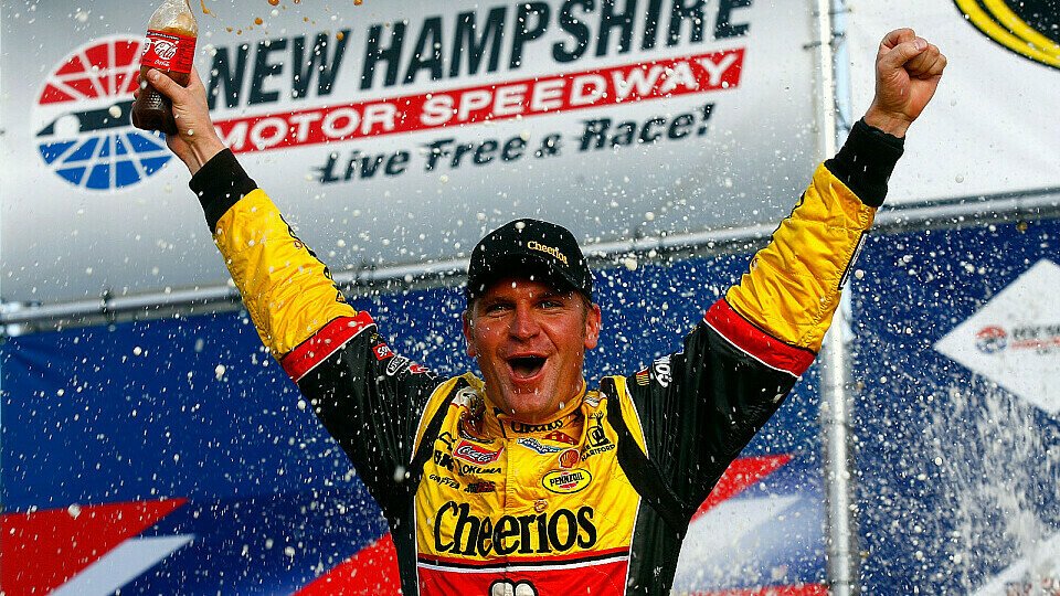 Clint Bowyer gewinnt überraschend das erste Chase-Rennen, Foto: NASCAR
