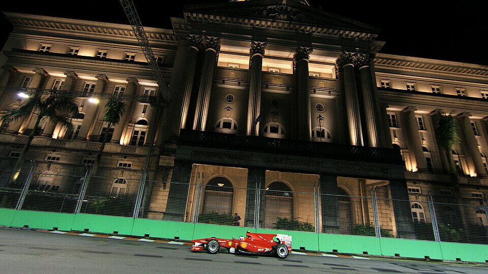 König der Nacht - Fernando Alonso gewann in Singapur bereits die Premiere 2008 und das Rennen im vergangenen Jahr, Foto: Sutton