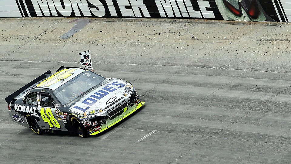 Jimmie Johnson siegt auf der 'Monster Mile', Foto: NASCAR