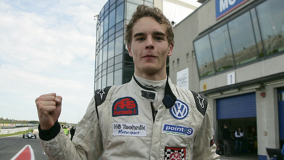 Tom Dillmann wird spektakulär Meister in Oschersleben., Foto: ATS Formel 3 Cup