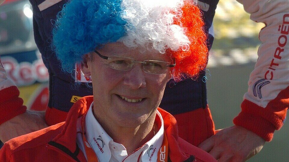 Citroen-Renndirektor Olivier Quesnel mit patriotischer Kopfbedeckung, Foto: Sutton