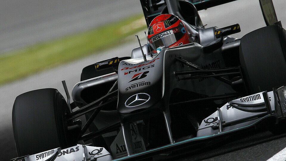 Michael Schumacher war nicht immer mit dem Silberpfeil zufrieden, Foto: Mercedes GP