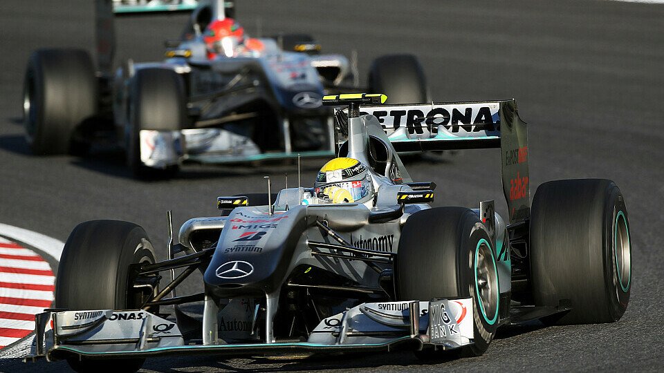 Rosberg hatte Schumacher fest im Griff, Foto: Sutton