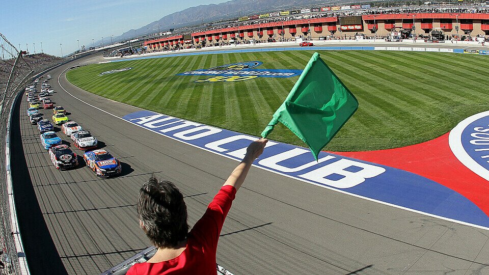 2012 starten auch die IndyCars wieder in Fontana, Foto: NASCAR
