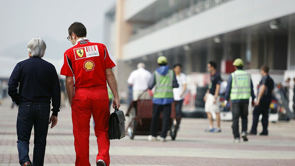 Bernie Ecclestone steht angeblich auf Ferrari-Seite, Foto: Sutton