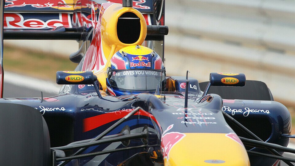 Mark Webber startet aus Reihe 1, Foto: Sutton Mark Webber startet aus Reihe 1, Foto: Sutton