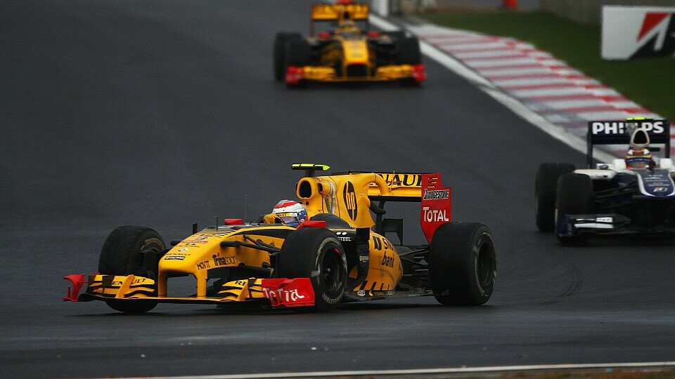 Vitaly Petrov krachte in die Mauer, Foto: Sutton