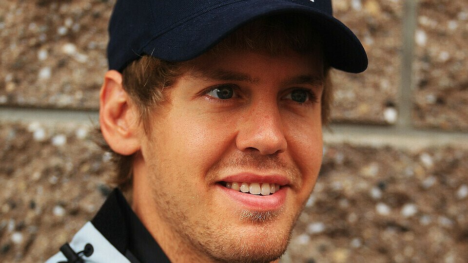 Sebastian Vettel unterstützt den Nachwuchs, Foto: Red Bull/GEPA