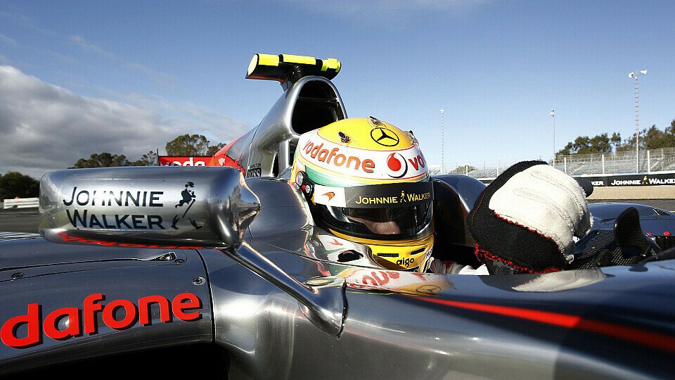 Lewis Hamilton jagt seine Konkurrenten gerne, Foto: McLaren