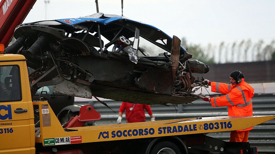 Selbst nach so einem Unfall stieg der Fahrer heil aus, Foto: Sutton