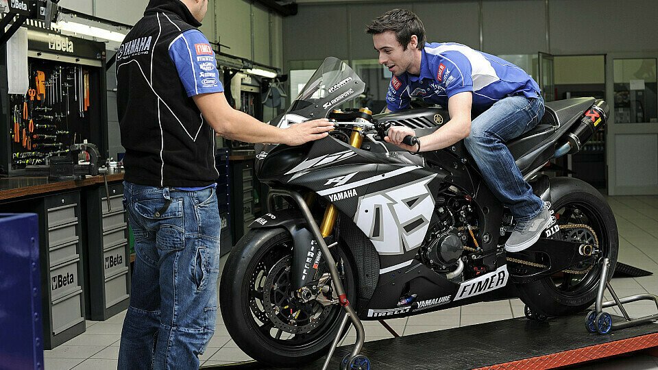 Eugene Laverty wird nächstes Jahr eine Werks-Yamaha in der Superbike WM fahren und schaute sich nun die Werkstatt des Teams an., Foto: Yamaha