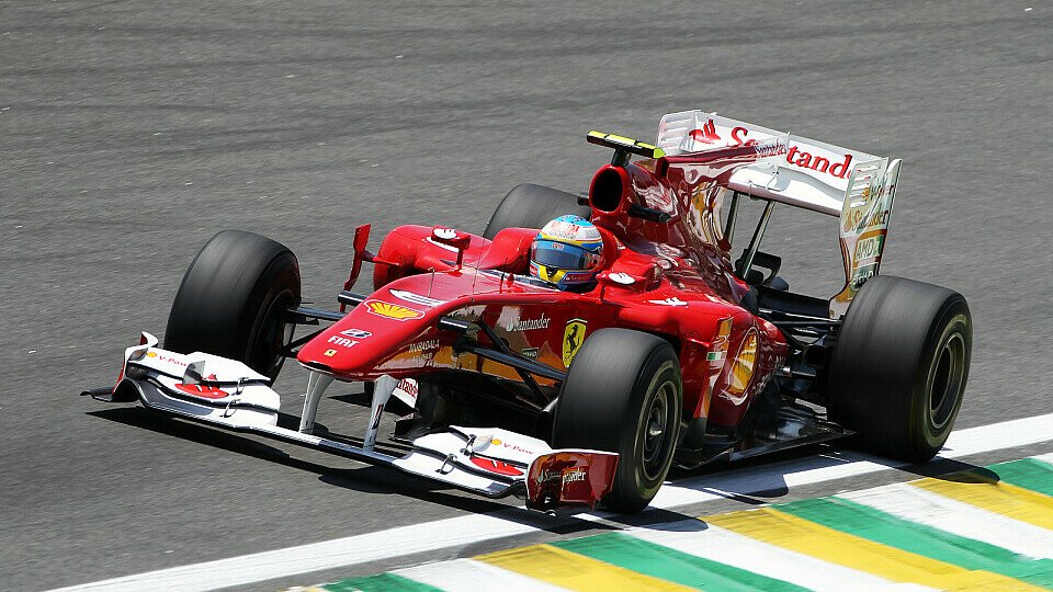 Fernando Alonso blieb locker, Foto: Sutton