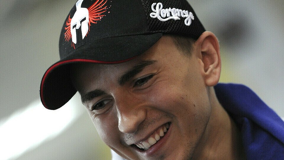 Jorge Lorenzo wird diese Saison wohl neue Mützen erhalten: Er wirbt jetzt für Rockstar., Foto: Milagro