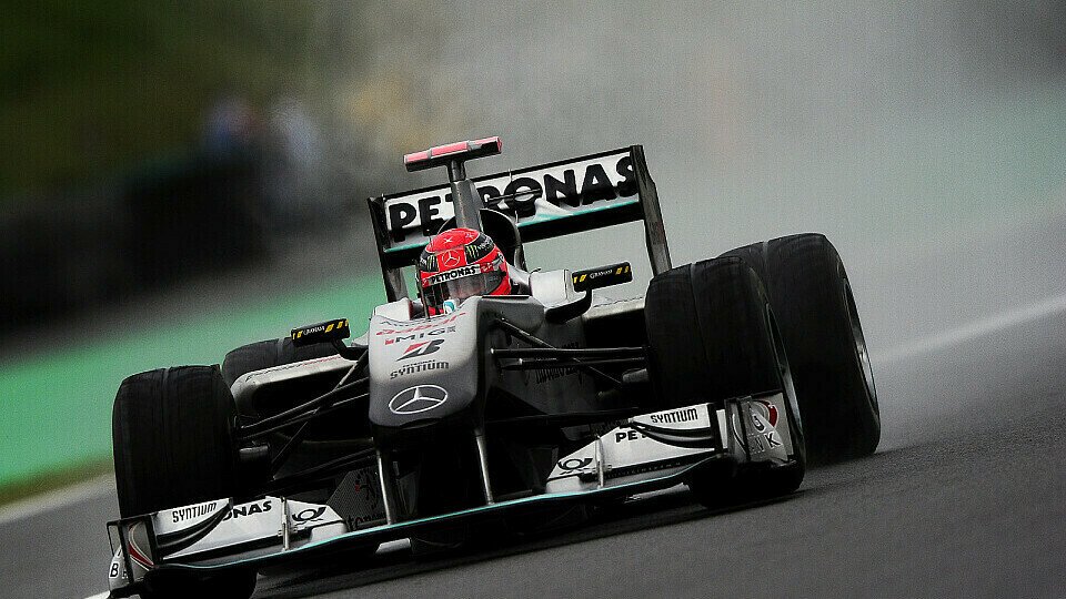 Michael Schumacher war im Qualifying schneller als Nico Rosberg, Foto: Sutton