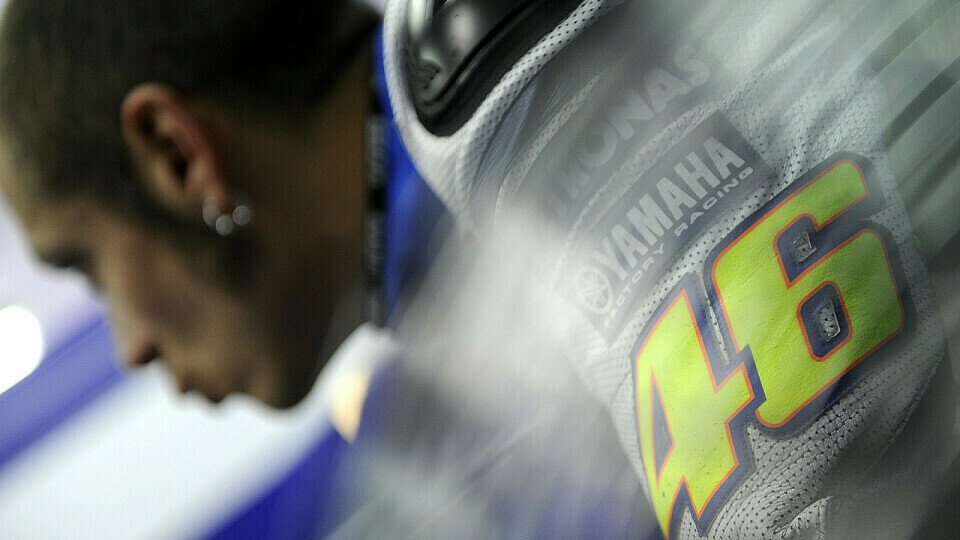 Valentino Rossi sagt 'Goodbye' zu Yamaha. Zum Abschied gab es noch einen dritten Rang, das fünfte Podest in Folge., Foto: Milagro