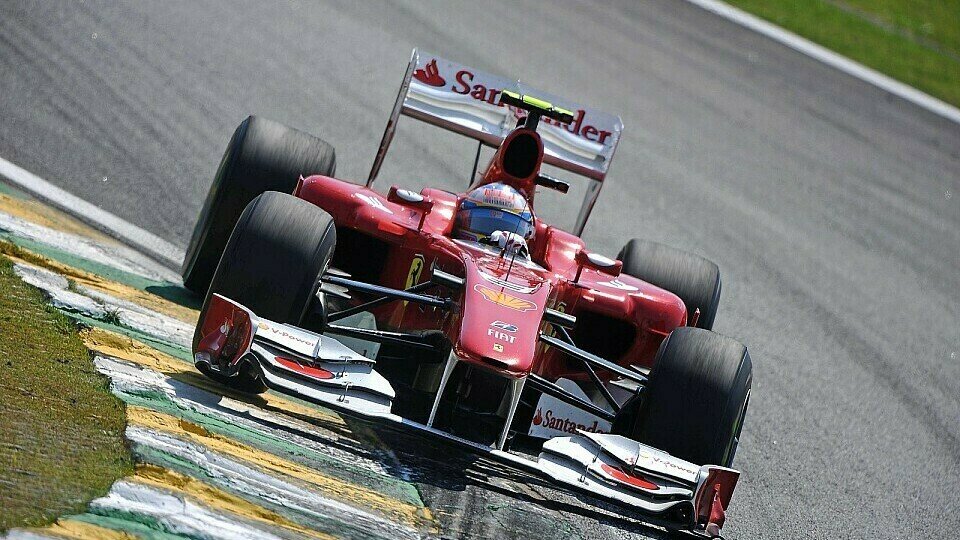Für Fernando Alonso zählen nur die ersten beiden Plätze, Foto: Bridgestone