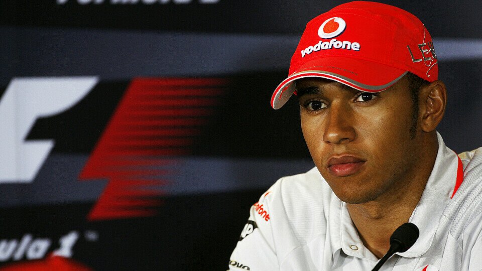 Lewis Hamilton gefiel die virtuelle Ausfahrt in seinem neuen Auto, Foto: Sutton